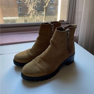 UO Lavorazione Artihiaba Suede Emerson Chelsea Boot